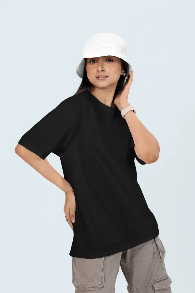 oversized-t-shirt-mockup-of-a-woman-posing-in-a-customizable-background-with-a-bucket-hat-m53042 (4).webp